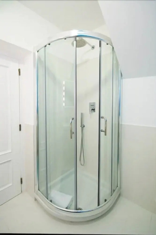 Gorgeous Newly Renovated Flat Near Colosseum!