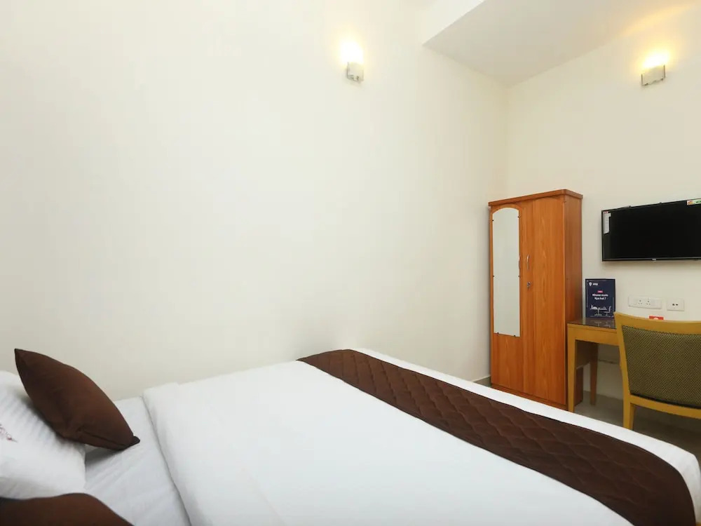 OYO 10543 Maks Stay