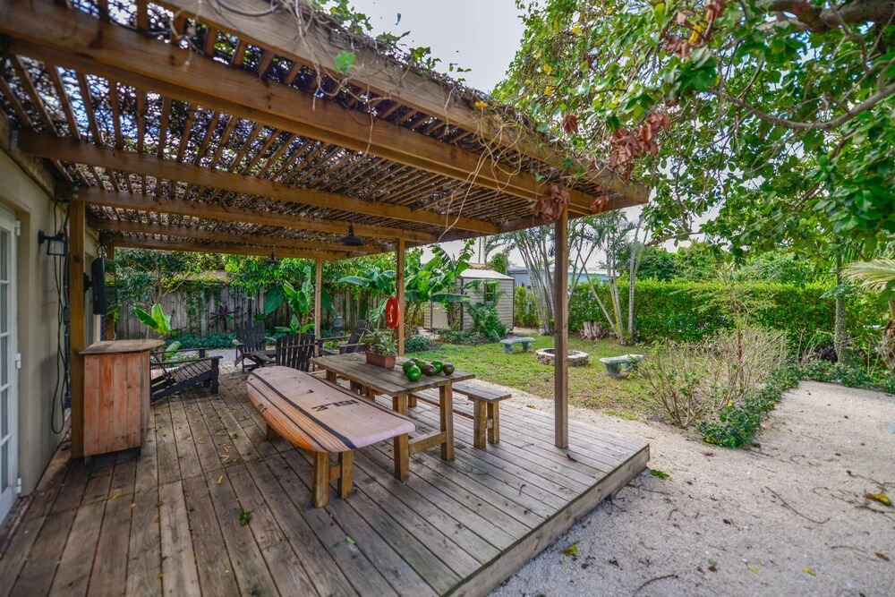 Wonderful 2BR House with Canal Access