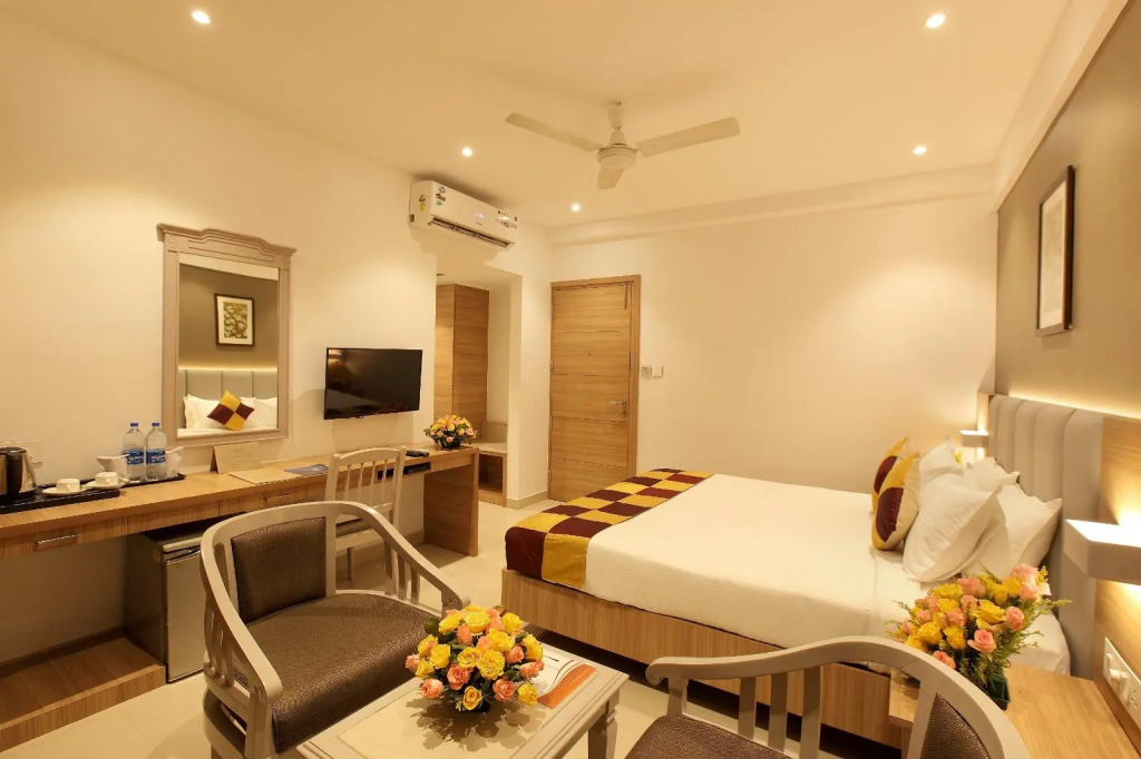 Oyo Premium Alleppey Iron Bridge