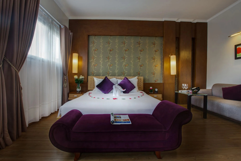 Eliana Ruby Hotel & Travel