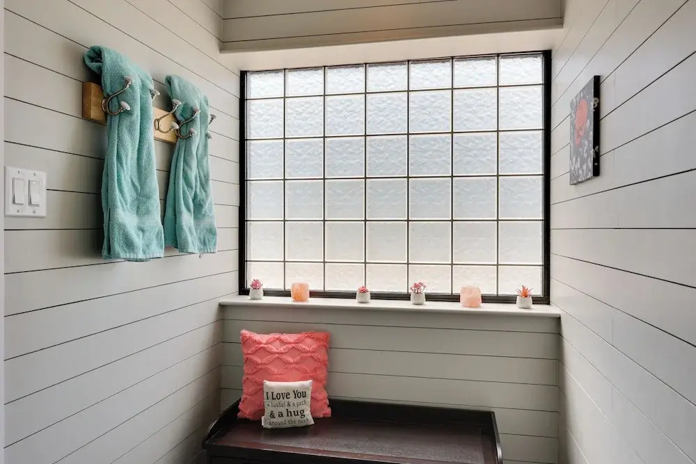 Pool & Lake Hamilton Access: Hot Springs Condo!