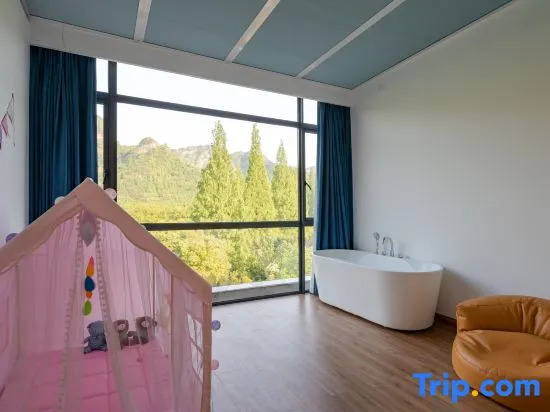 Xinchang Huaqianyueshang Homestay (Nineteen Peaks)