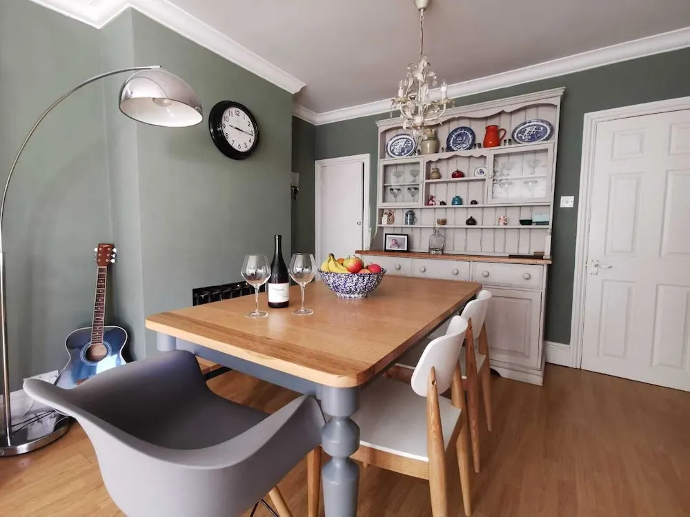 NEW Spacious 3BD House Tunbridge Wells Sleeps 7!