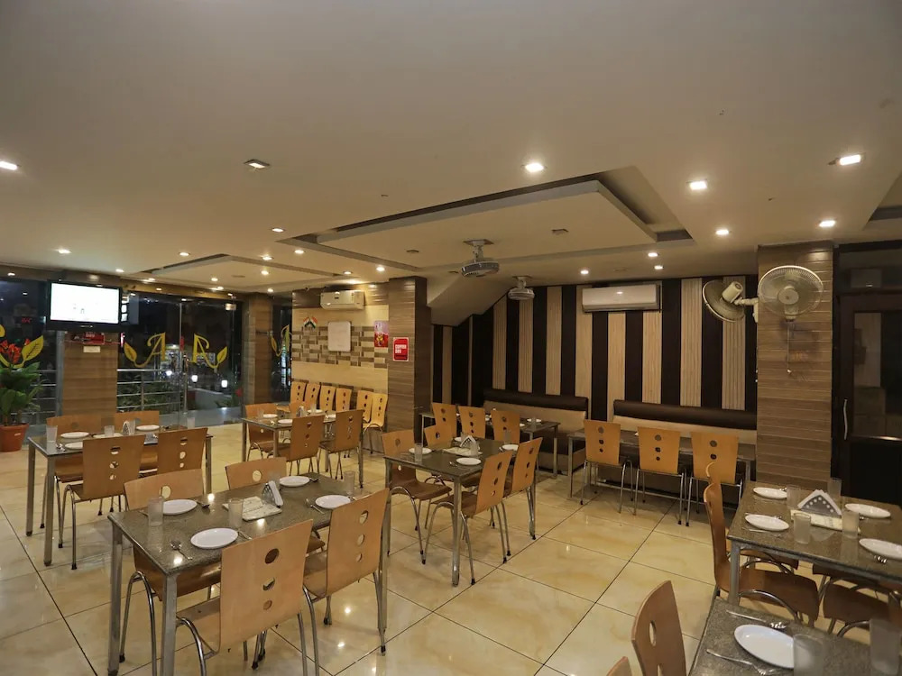 OYO 14017 Abhinandan Residency