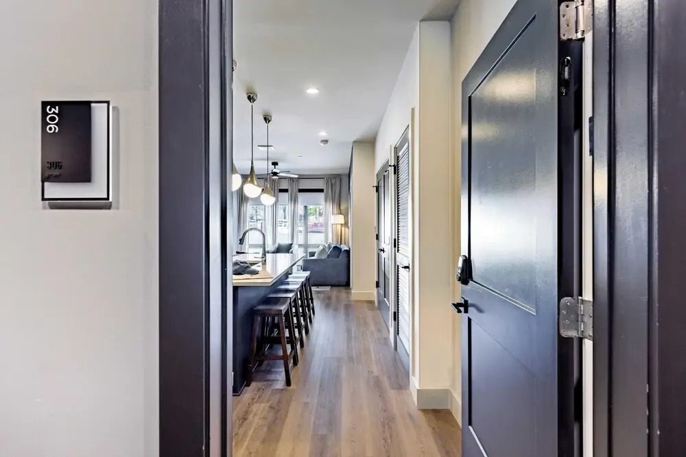 Sleeps 24 4 Modern Midtown Apartments w/ Gym + Pool Walkable to Shops & Eats