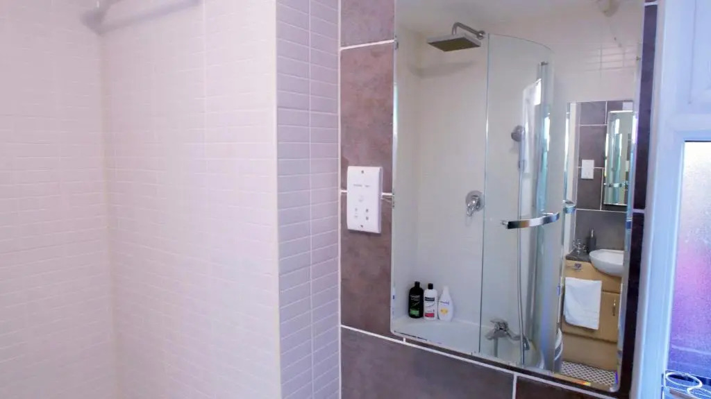 FREE parking, Central Location,1 Bedroom Apartment near Tattersalls