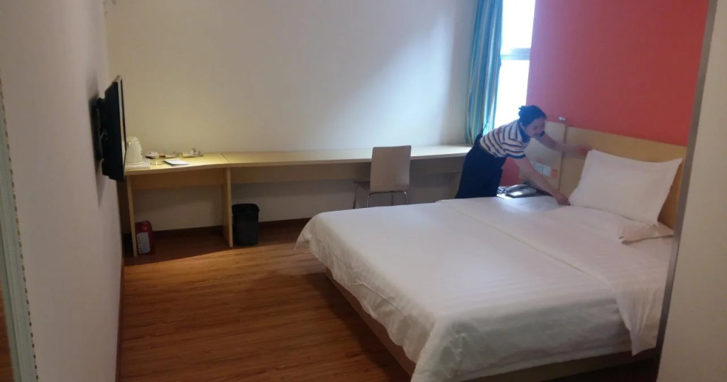 7Days Inn Shenzhen Fuyong Fenghuang Shiji Commercial Square