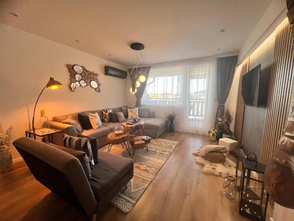 5* Brand New Top Floor Luxury Flat Next to Ski Lift