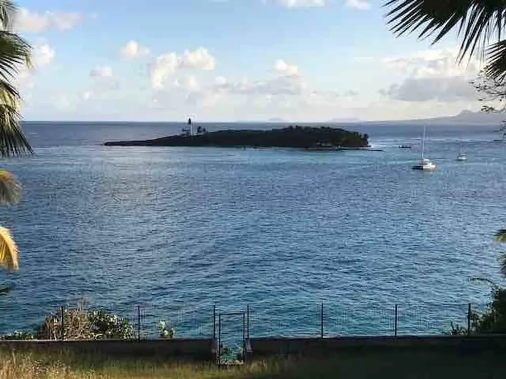 Bungalow With one Bedroom in Le Gosier, With Wonderful sea View, Furni