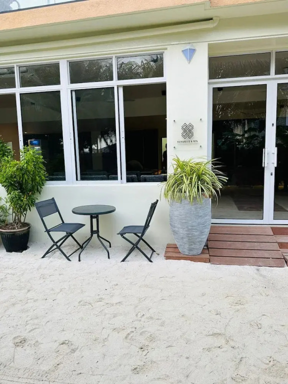 YUVi Blue Guesthouse at Himmafushi