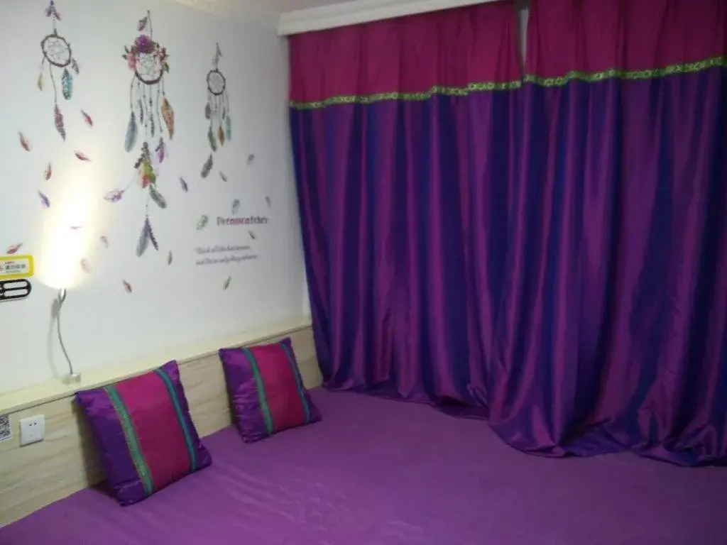 Rose Garden Theme Youth Hostel