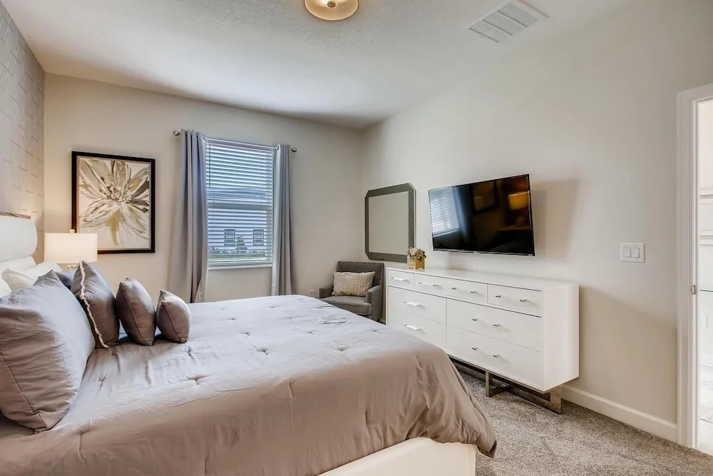 8908 CC - 5BR Luxury Home: Private Pool