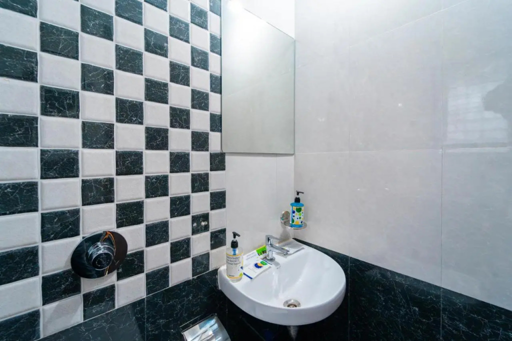 Itsy Hotels Anand Executive, Near Amanora