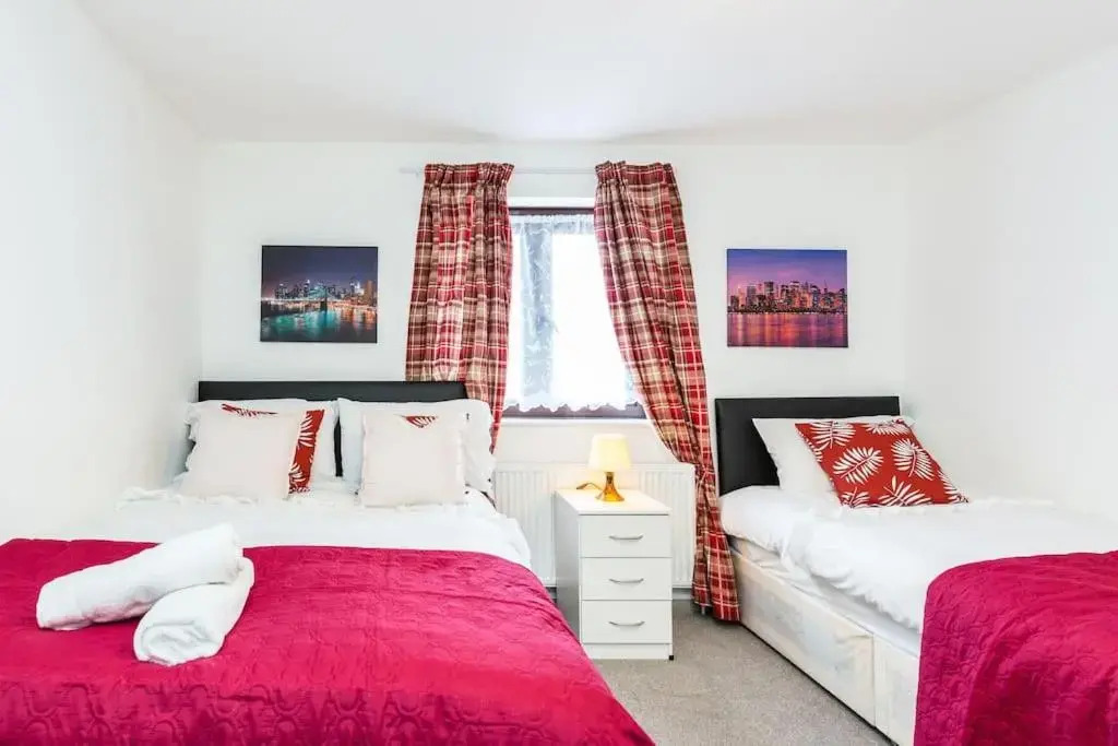 Cosy 2-bed House! Dagenham! Free Parking