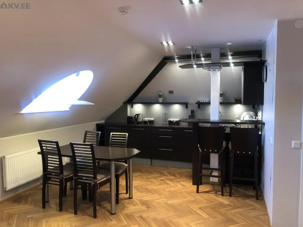 Old Town Apartment, Uus 28