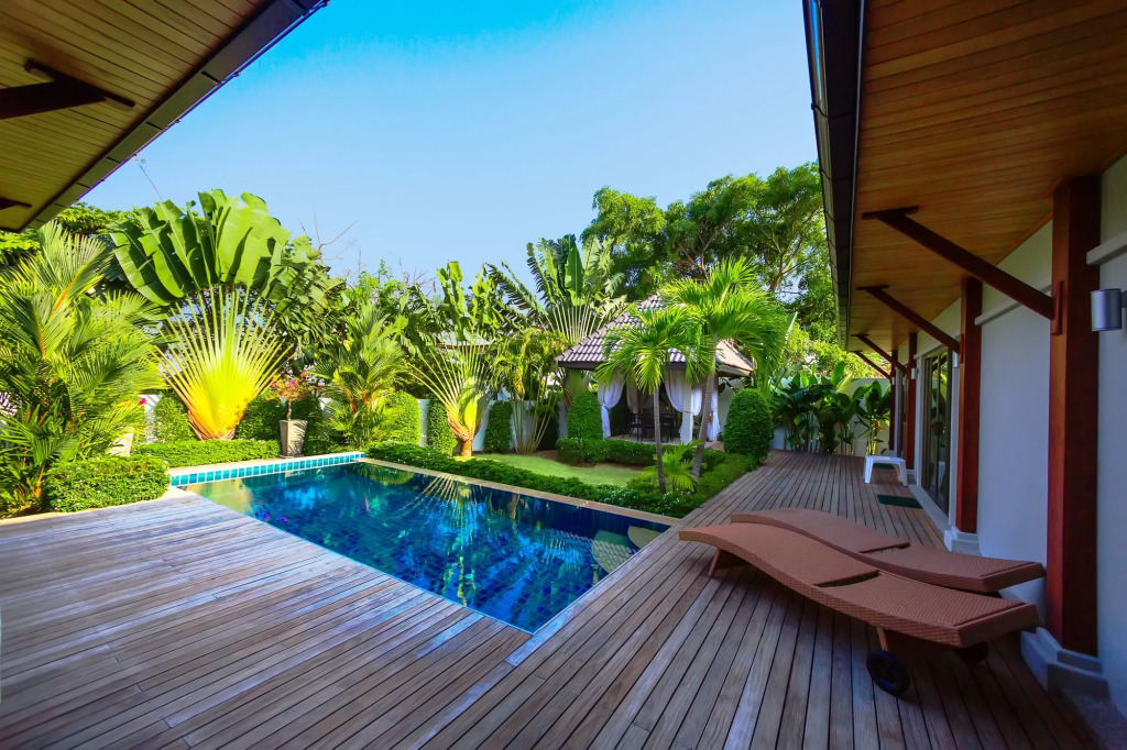 Villa Heni Private pool 3BR villaNaiharn beach