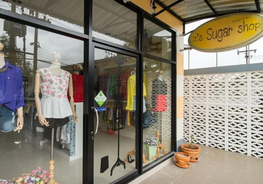 Petch Ranong at Town