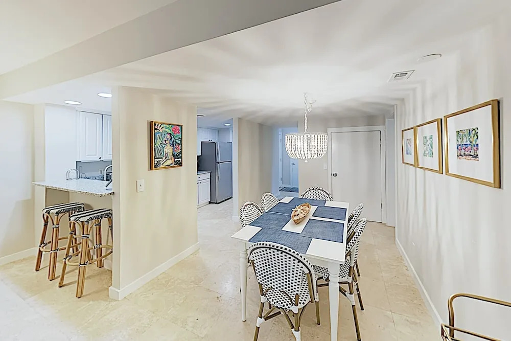 Updated Tanglewood W/ Pool - Walk To Beach! 3 Bedroom Condo