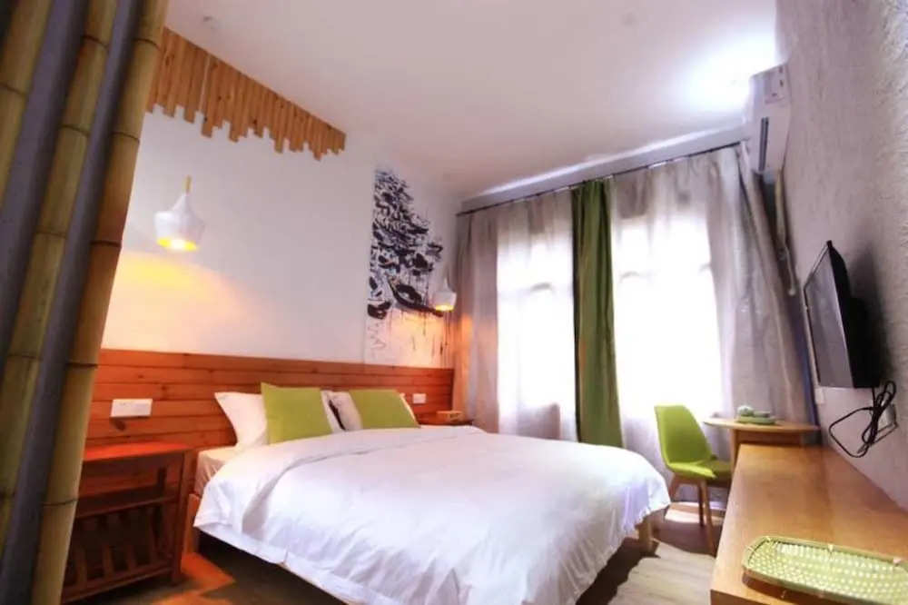 Bajie Youth Hostel National Forest Park