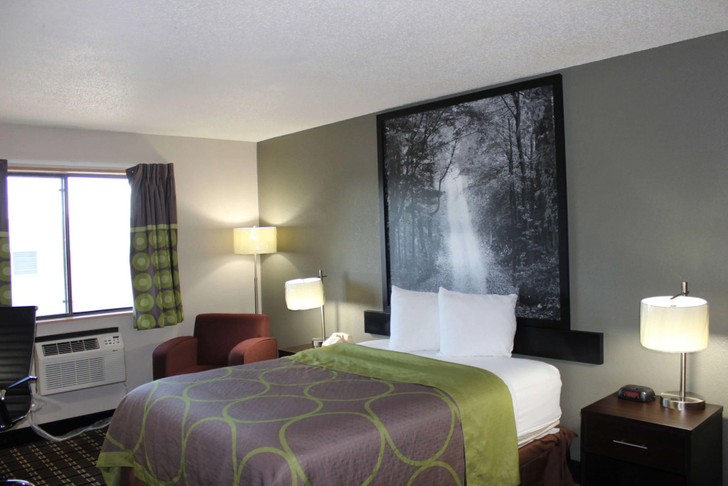 Super 8 Grand Rapids City Center