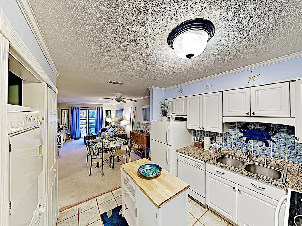 New Listing! All-suite Getaway W/ Pools & Tennis 2 Bedroom Condo