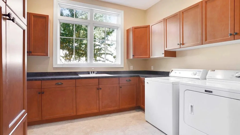 1a Sea Lane 6 Bedroom Home