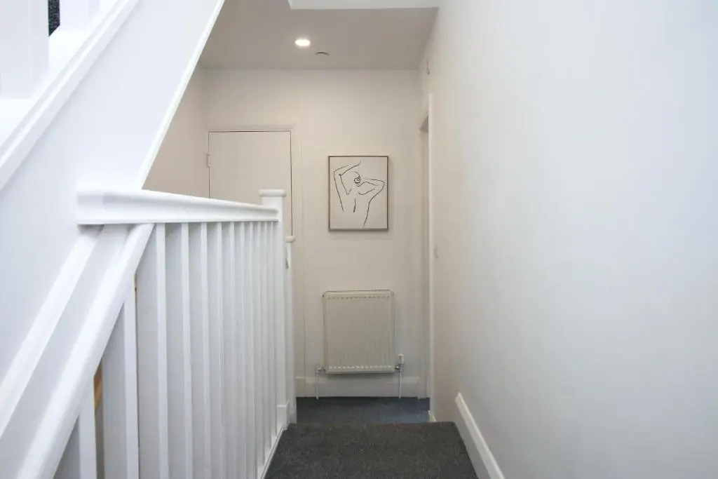 New Light & Airy 3 Bed Getaway - Wifi - Netflix - Comfort