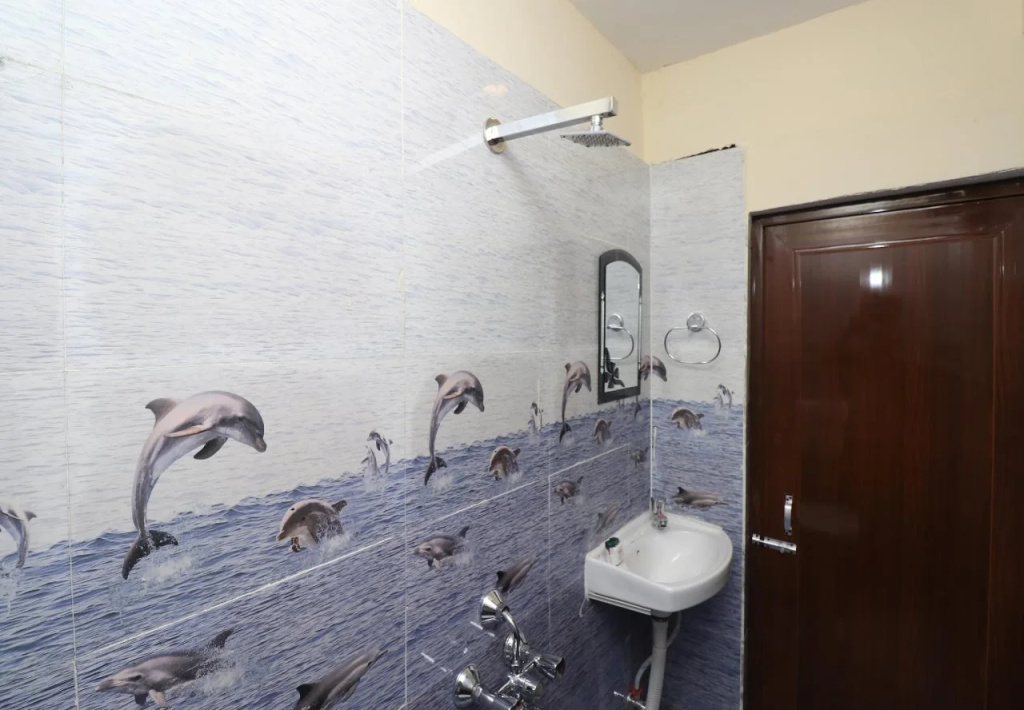 Anmol Plaza by OYO Rooms