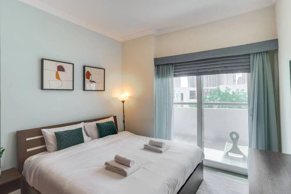 Spacious & Bright Apt In Marina, Sleep 6!