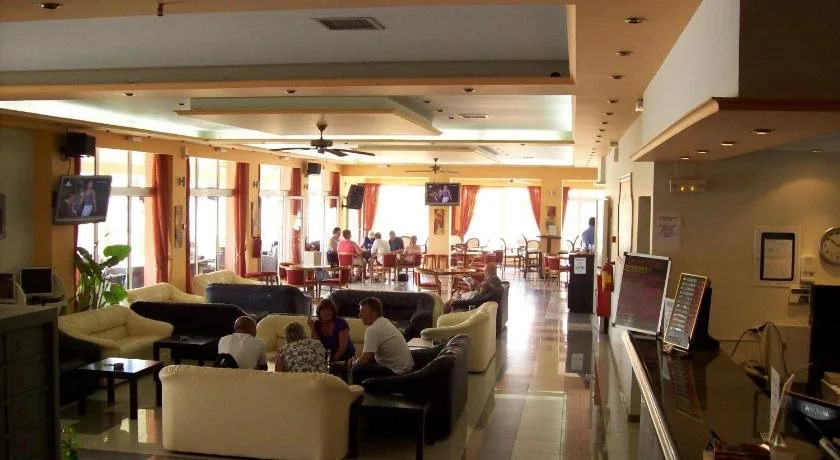 Thomas Bay Hotel