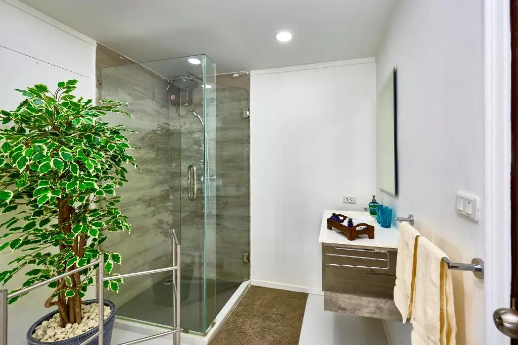 LUXURIOUS APARTMENT at VILLA NAVIN, 30's JOMTIEN BEACH