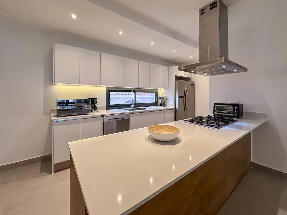 Gorgeous 2 BR Luxury Apartment