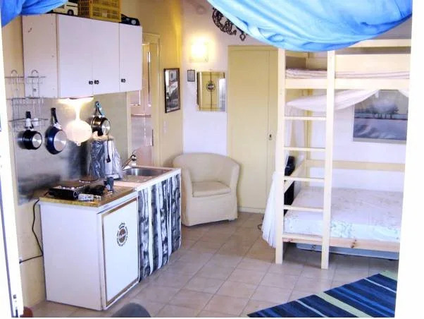 Adonis Guesthouse