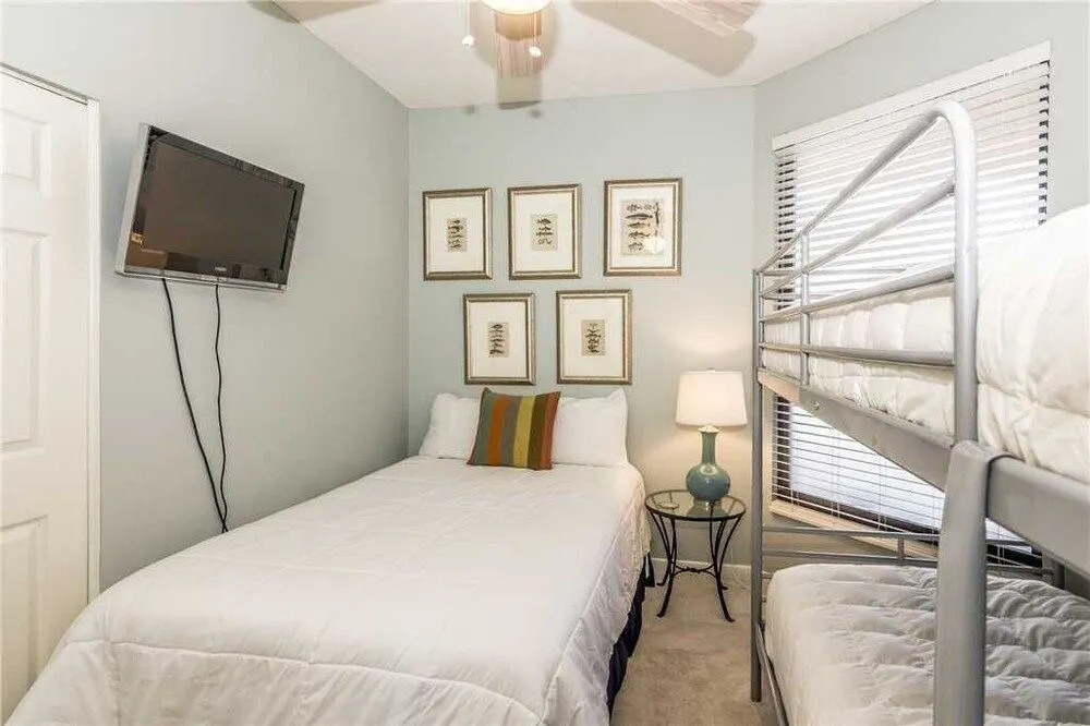 Seachase 504E - 3 Br condo by RedAwning