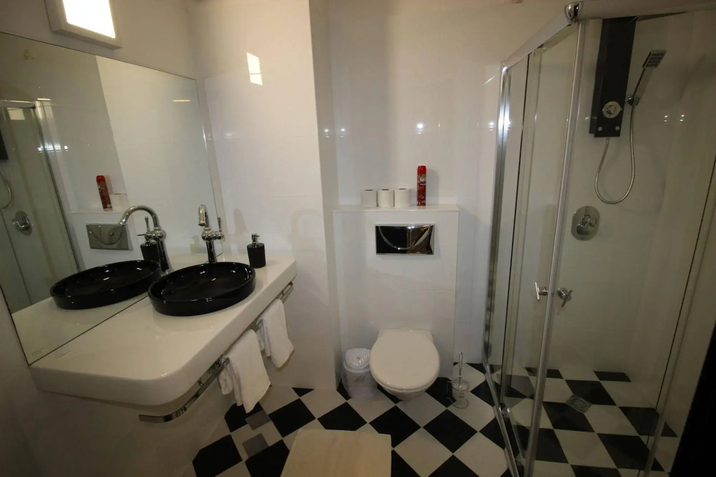 Rich Royal Suites