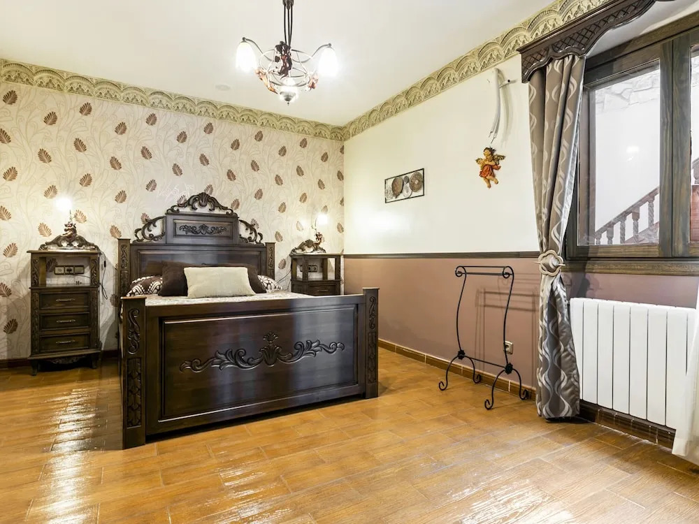 Vintage Holiday Home in Ronda with Hot Tub