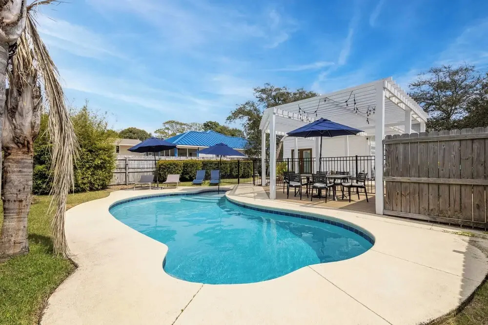 2 Homes in Destin by Avantstay   Sleeps 30, Private Pool+hot Tub, Game Room, Outdoor Bar, Walk to Beach