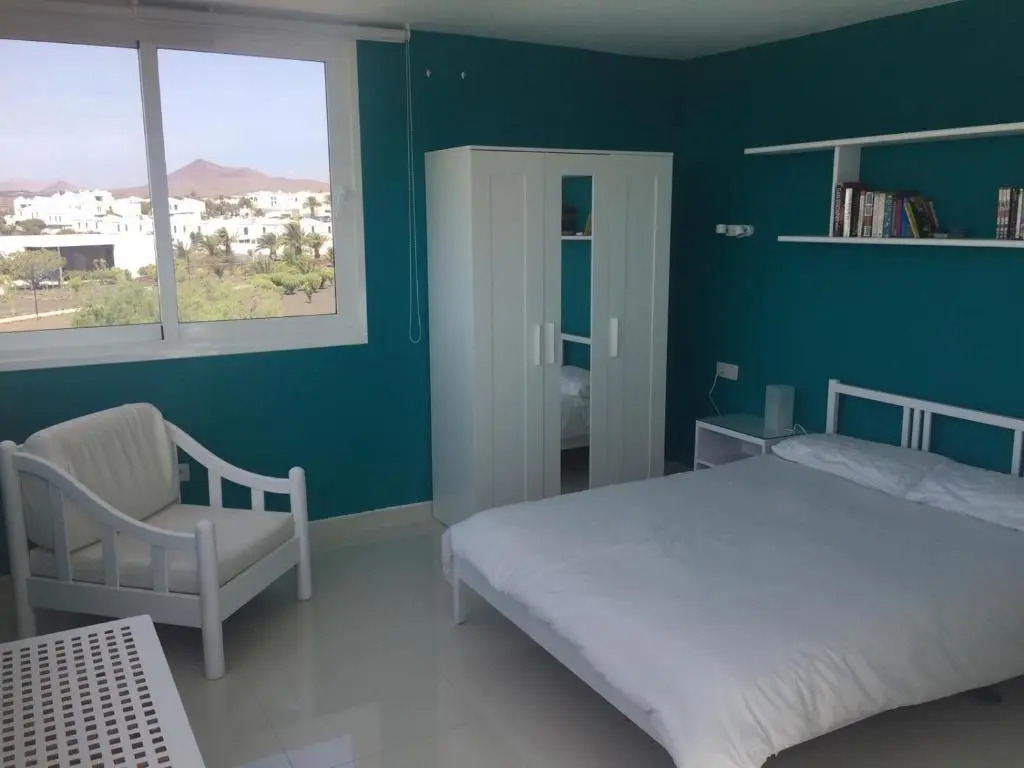 Lovely 3-Bedroom Penthouse With Seaview