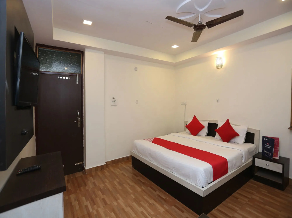 OYO 22662 Hotel Shivam