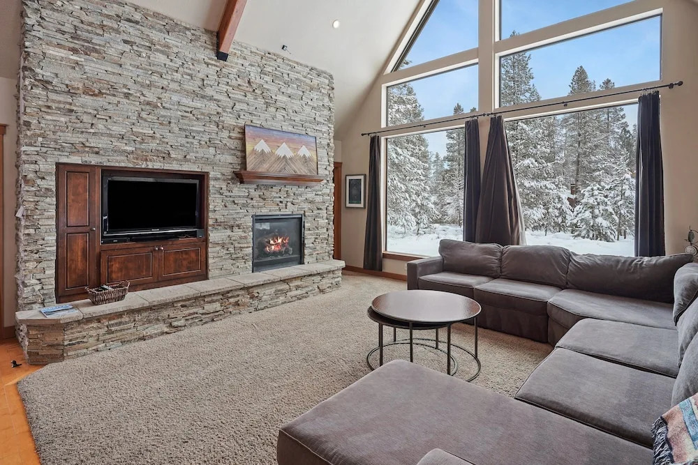 8 Mt Baker Home with Hot Tub by RedAwning