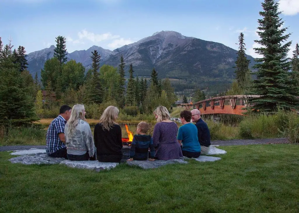 Rundle Cliffs Lodge by Spring Creek Vacation