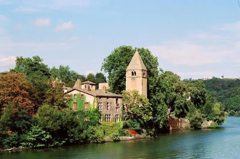 "Envie Lyonnaise" Location - 14 personnes - Terrasse - WIFI fibre optic