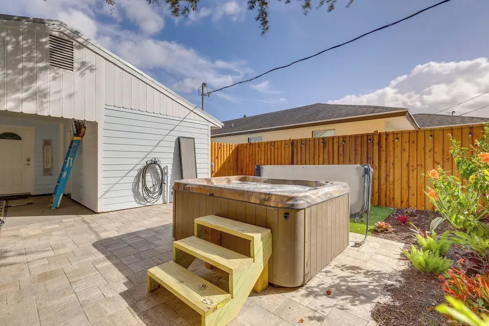 Walk to Parks, Eats & Bars: Stuart Home w/ Patio