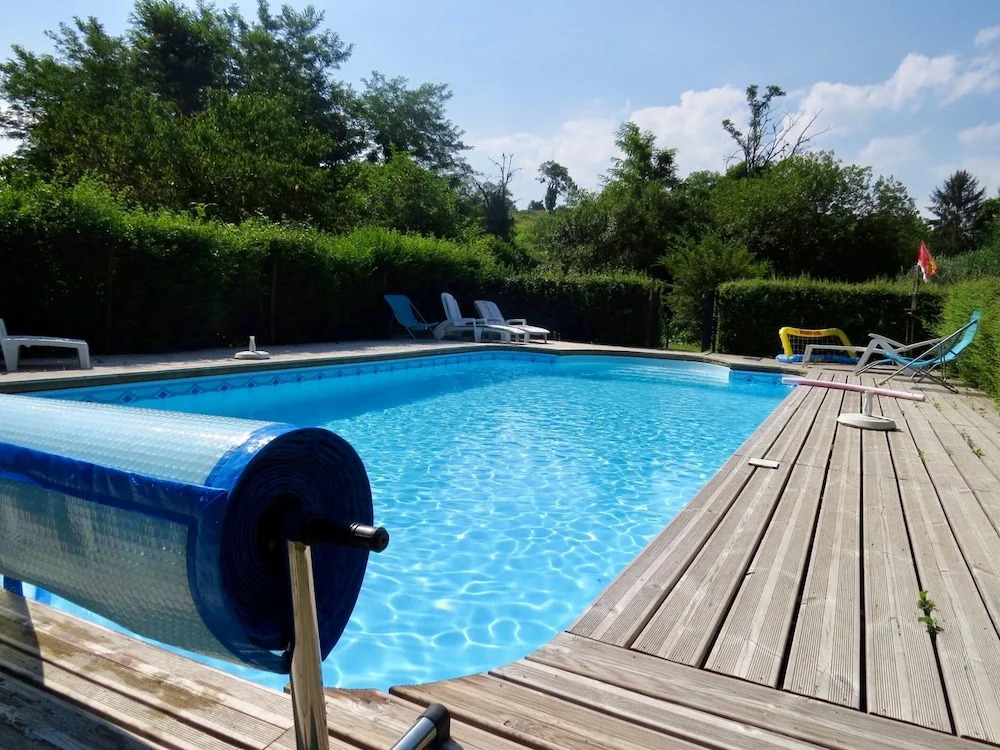 House With 2 Bedrooms in Blaignac, With Pool Access, Furnished Garden
