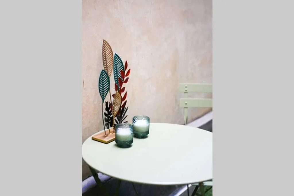 Amazing 10bed in the heart of le marais and suprises...