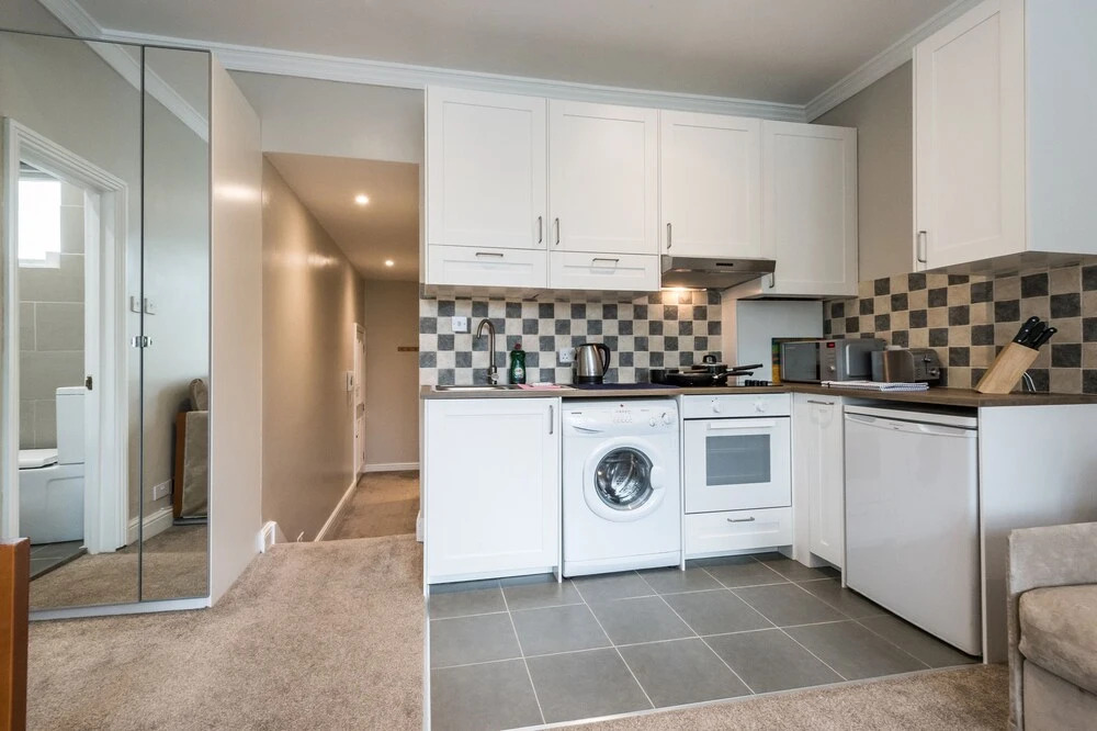 Chic 1 Bedroom Apartment-12 Minutes From Centre