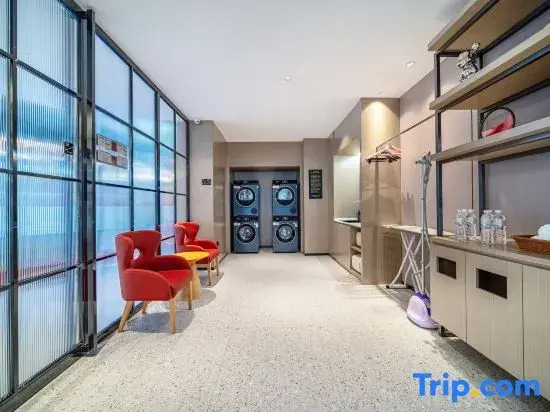 Guzhen Romantic Journey Hotel (Touzhi Building)