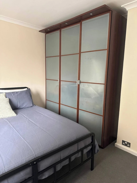 Bright 3-bed House · 6 Min to Elizabeth Line
