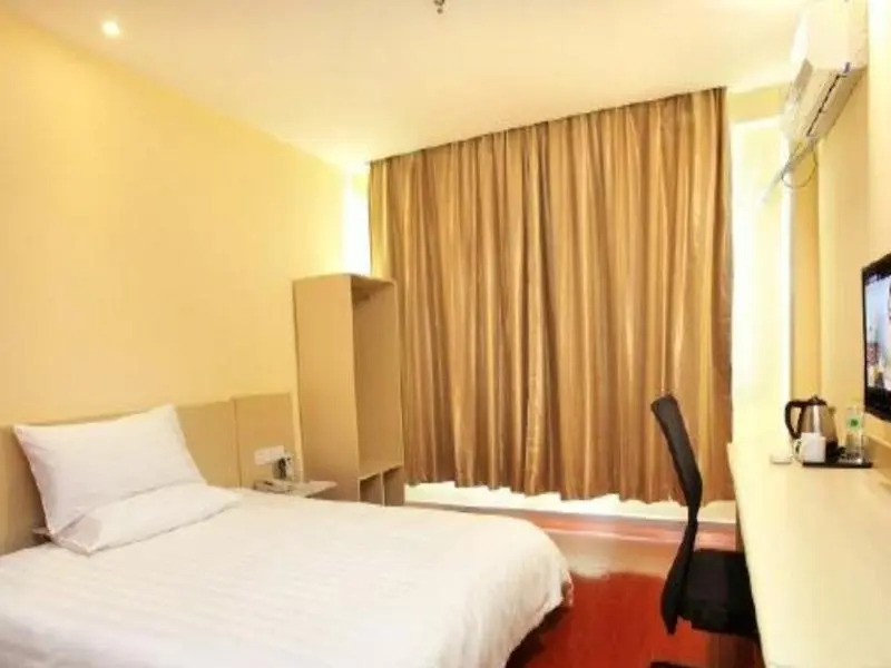 Super 8 Hotel Beijing West Railway Station North Square